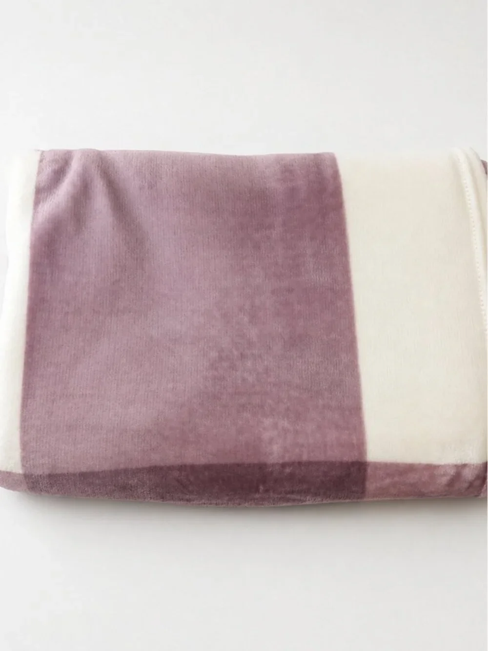 Cozy Plush Throw Blanket Purple/Mauve & White Checkered 80x60 Soft Polyester